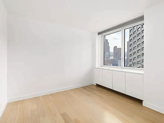 3rd image of 430 W 34th St #11H