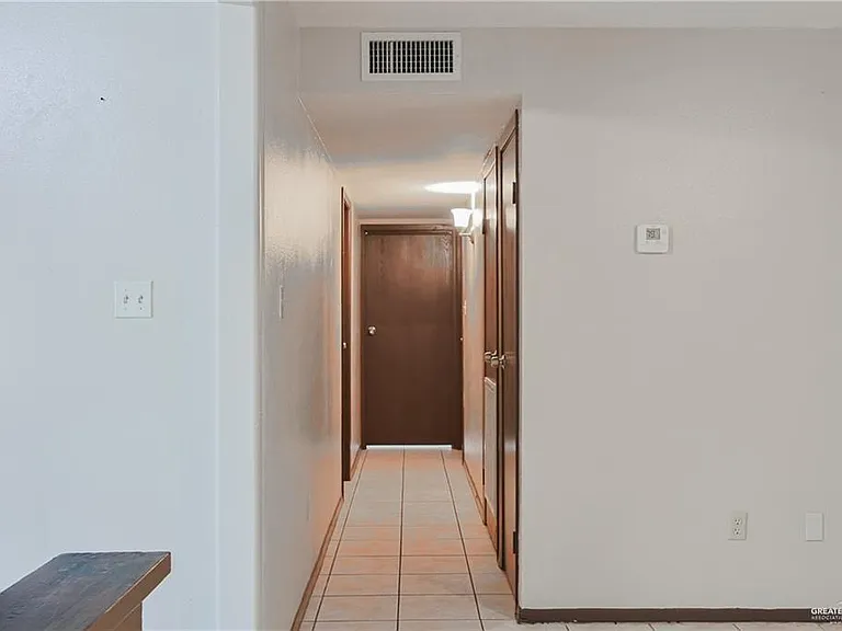 1521 W Nolana Ave #D — Photo 8