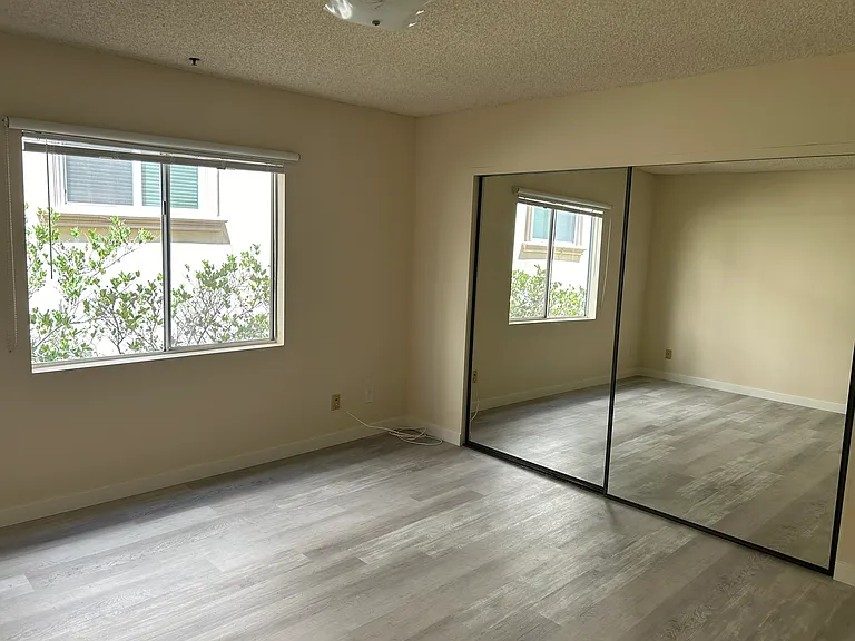 1924 Pelham Ave #201 — Photo 8