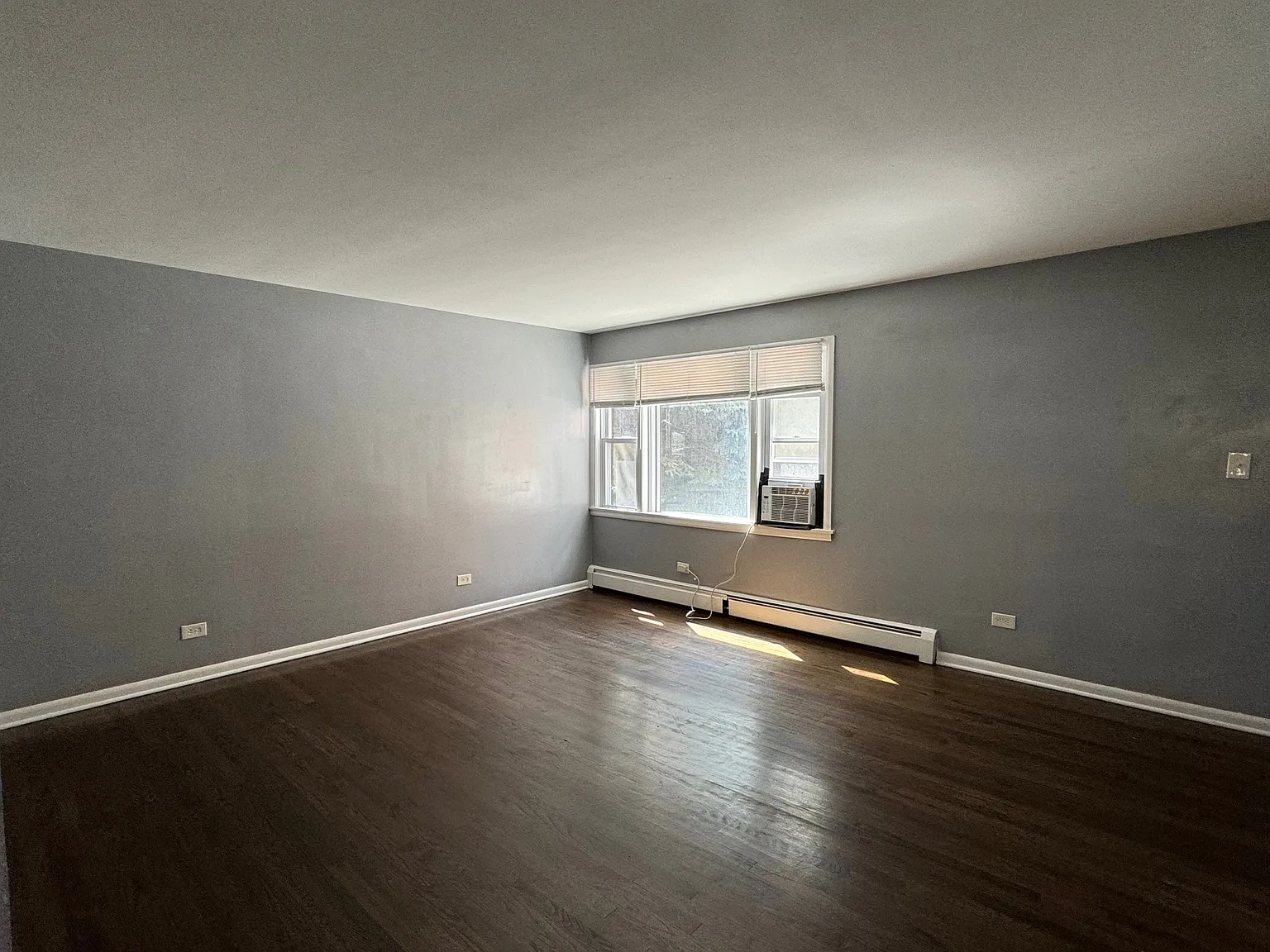 2 bed, 900 sqft, $1,750 — Photo 2