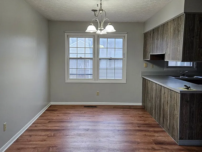 1252 Colonial Dr — Photo 5