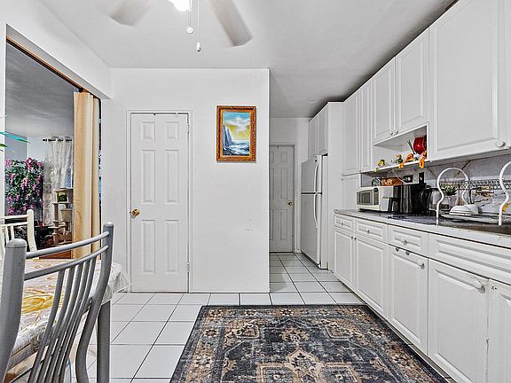 5th image of 2727 Ocean Pkwy APT D2