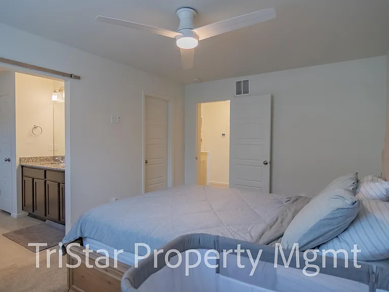 6137 Ashmore Ln — Photo 7