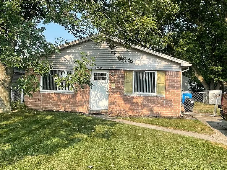 27085 Lorenz St — Photo 2