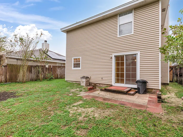 1708 Colonial Ct — Photo 15