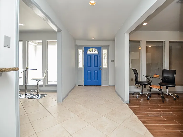 1702 Cherry Bend Dr — Photo 6