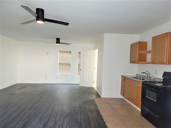 2nd image of 3921 Chestnut St #C
