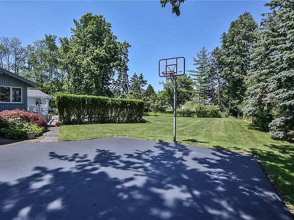 4th image of 14 Esternay Ln