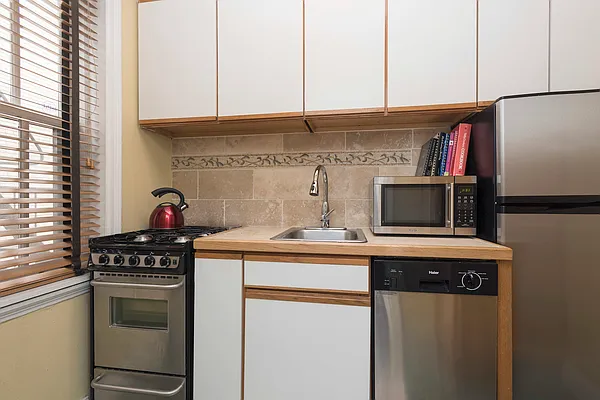 Sold by Brenda Victoria, LREB | media 5