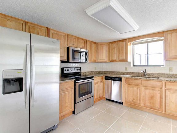 5th image of 2816 Sabal Palm Dr