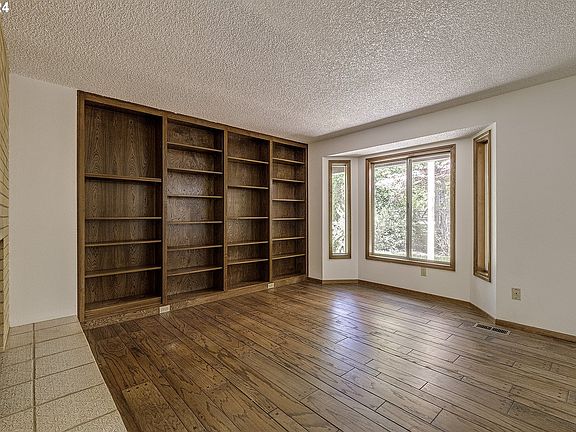 4th image of 2069 NE Laura Ct