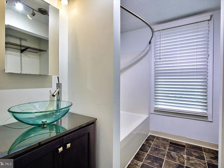 342 Sherry Ln — Photo 20