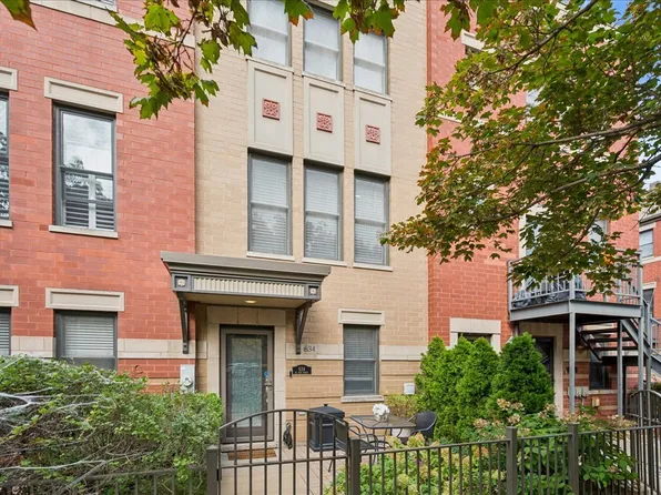 634 W Oak St, Chicago, IL 60610
