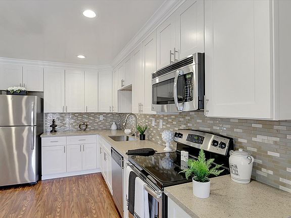 Two Bed Two Bath Kitchen