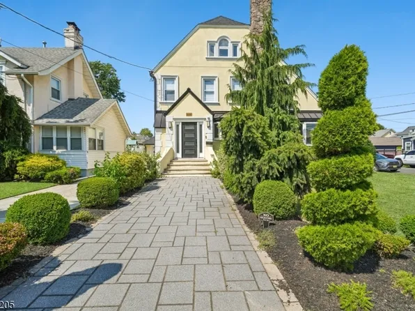 877 Park Ave, Elizabeth City, NJ 07208