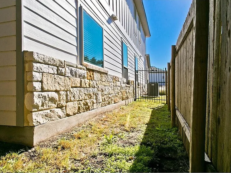 9802 Tanglemede St — Photo 30