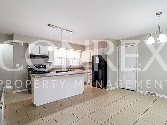 4th image of 10486 Gloria Ave