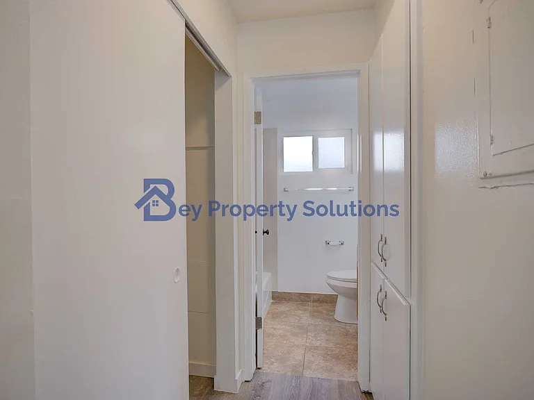 142 S Rena St #H — Photo 18