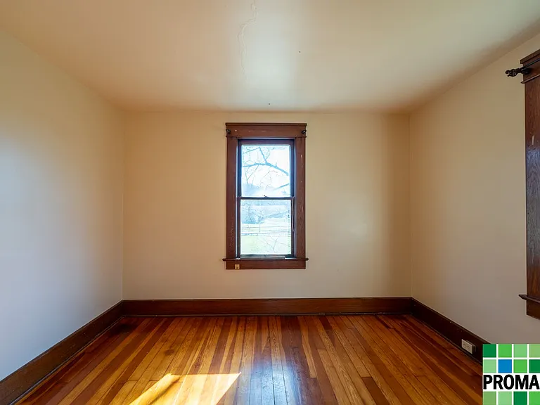 21 Moore Ave — Photo 28
