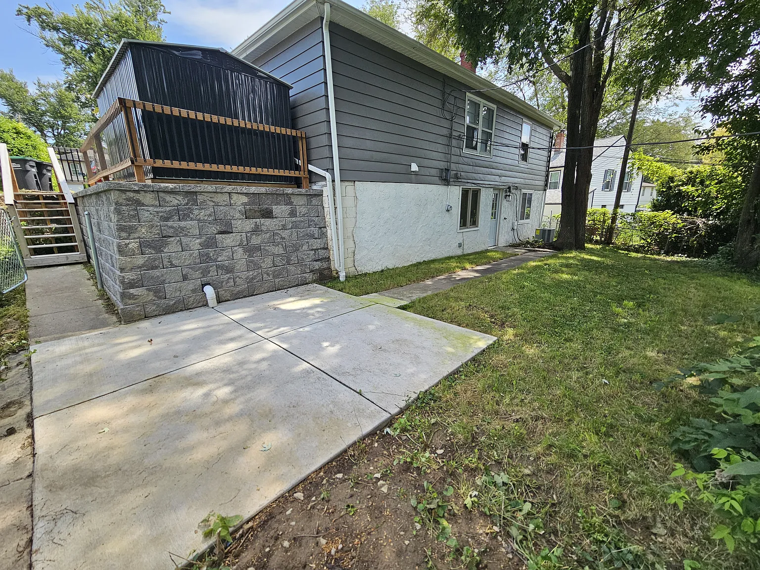 2 bed, 1.5 bath, 1000 sqft, $1,050 — Photo 1