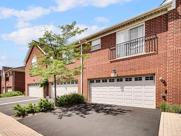 970 Kensington Dr #16-B2, Northbrook, IL 60062