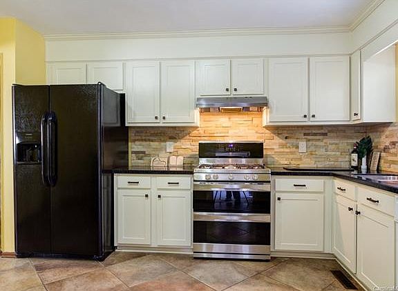 3rd image of 4905 Cricklewood Ln