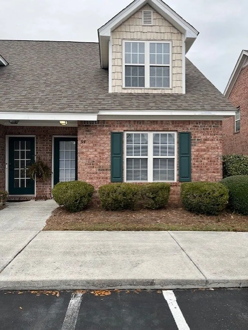 Comfortable and Convenient 3 Bedroom Townhome in Wilmington, NC — Photo 2