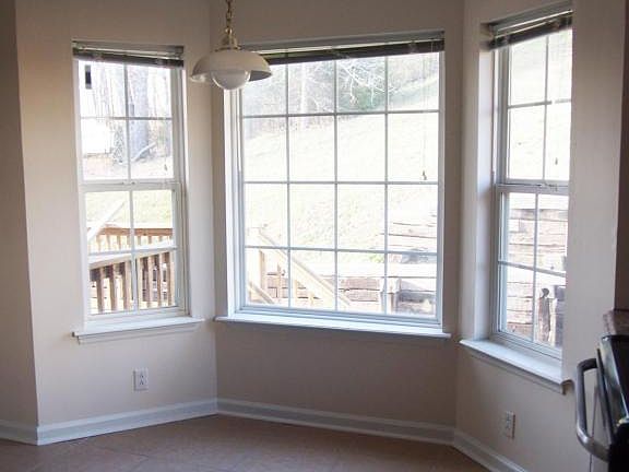 4th image of 5021 Pebble Creek Dr