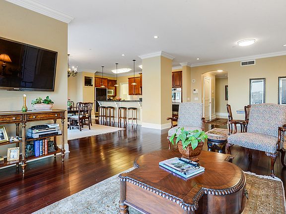 4th image of 625 Saint Charles Ave APT 9B
