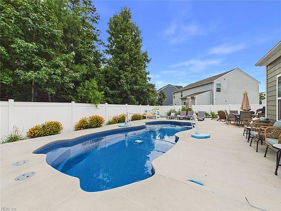3rd image of 2237 Summer Breeze Rd