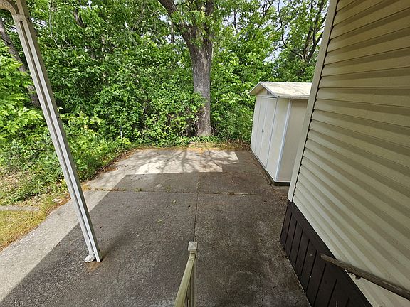 4th image of 2752 Ray Blvd #225