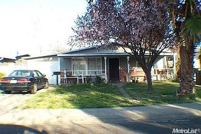 2nd image of 811 Fairway Dr