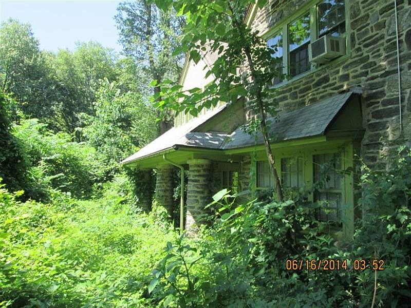 2nd image of 940 E Washington Ln