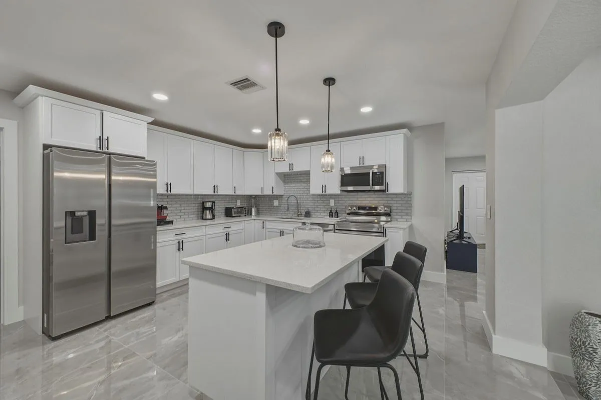 4 bed, 2.0 bath, 1973 sqft, $4,500 — Photo 1