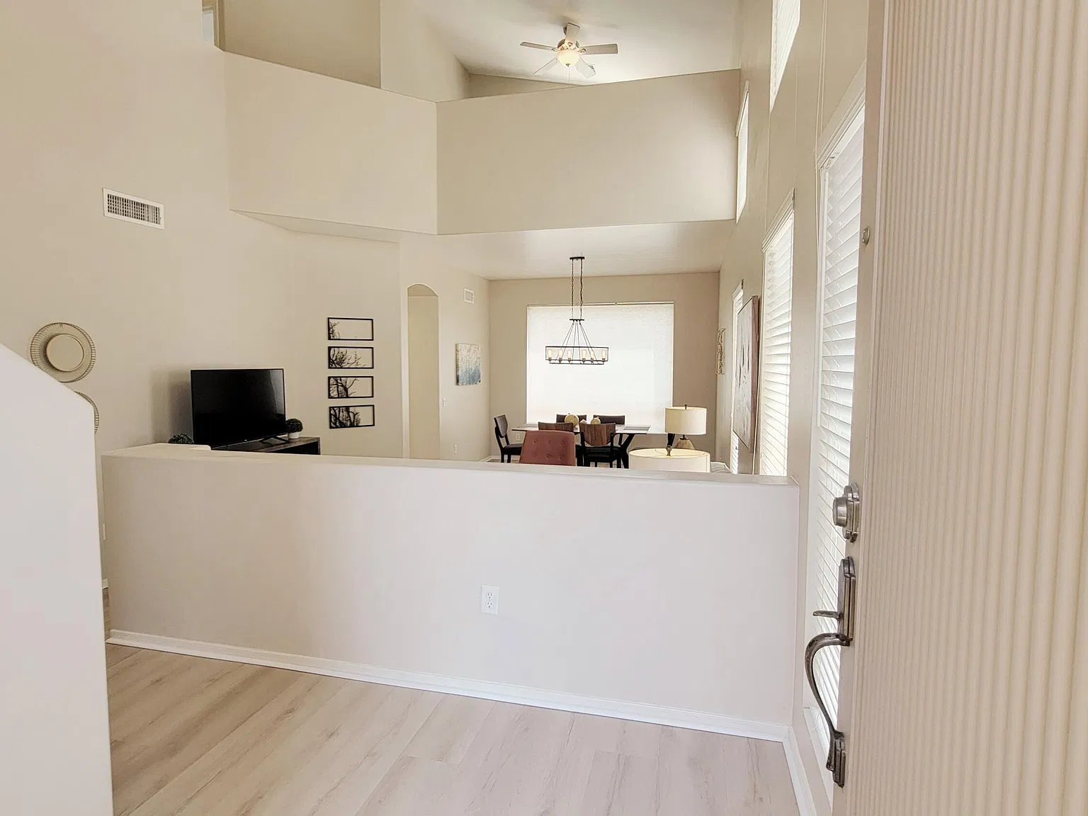 4 bed, 3.0 bath, 2451 sqft, $5,000 — Photo 4