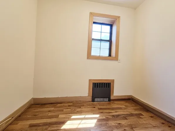 1140 Saint Johns Place image 8 of 10