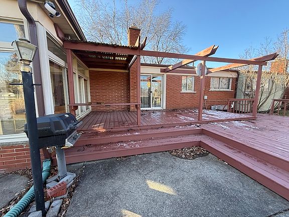 3rd image of 15454 Golfview St