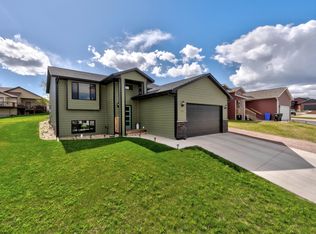 5223 Chalkstone Ct, Rapid City, SD 57701