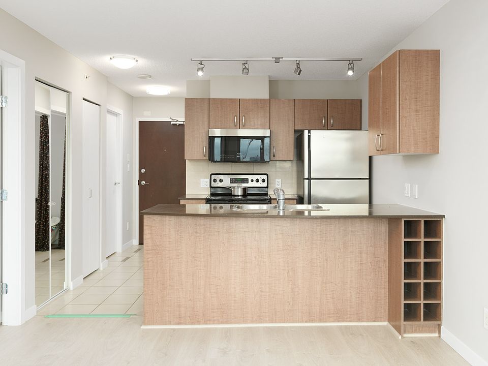 1st image of 610 Granville St #2015