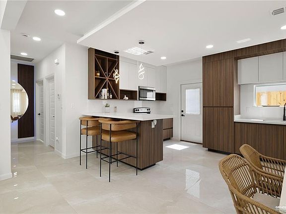 5th image of 5801 Providence Ave #A