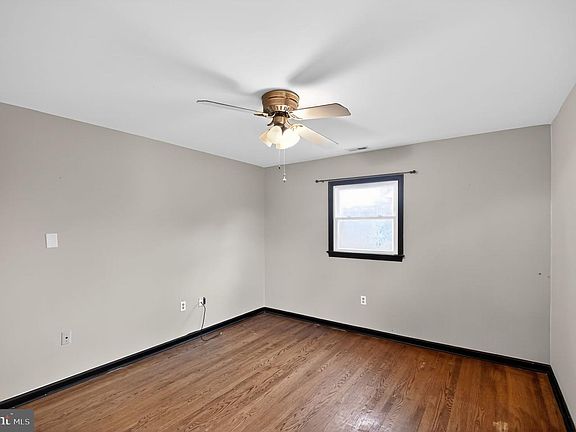 4th image of 512 Round Hill Rd