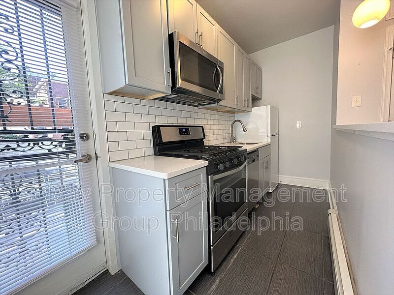 1st image of 1028 Spruce St APT 2