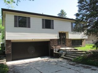 5106 Willow Ln, McHenry, IL 60050