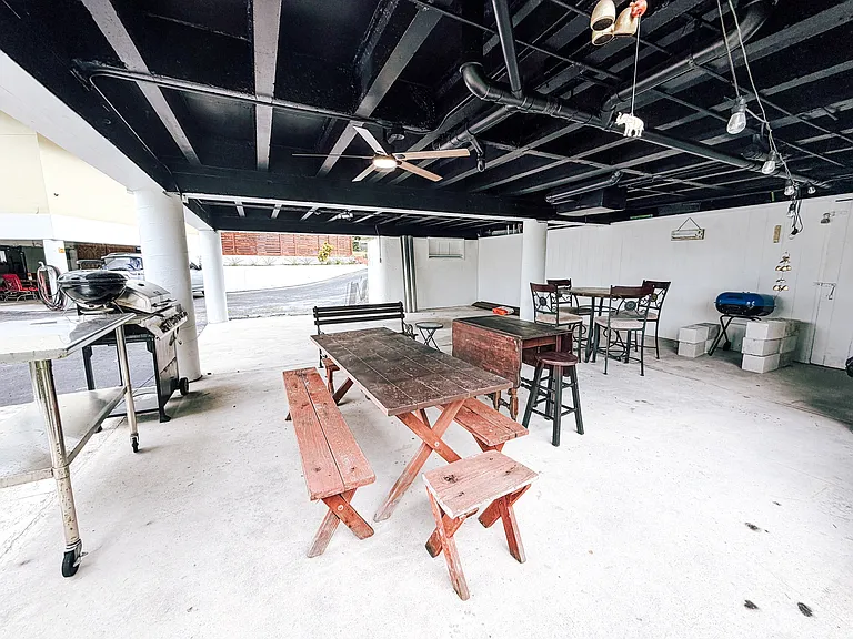 425 NE 103rd St — Photo 44