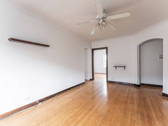 4th image of 2557-2565 W Montrose Ave #2559-1A
