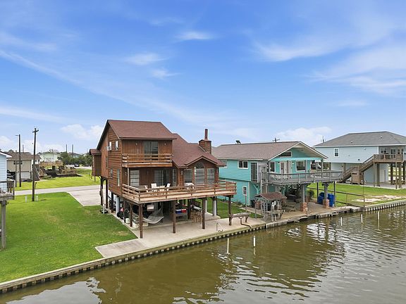 2nd image of 215 Redfish Dr