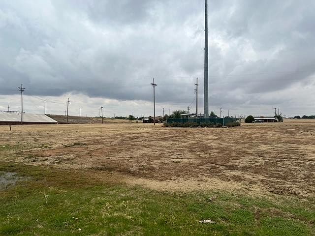 2nd image of 2908 Dimmitt Rd