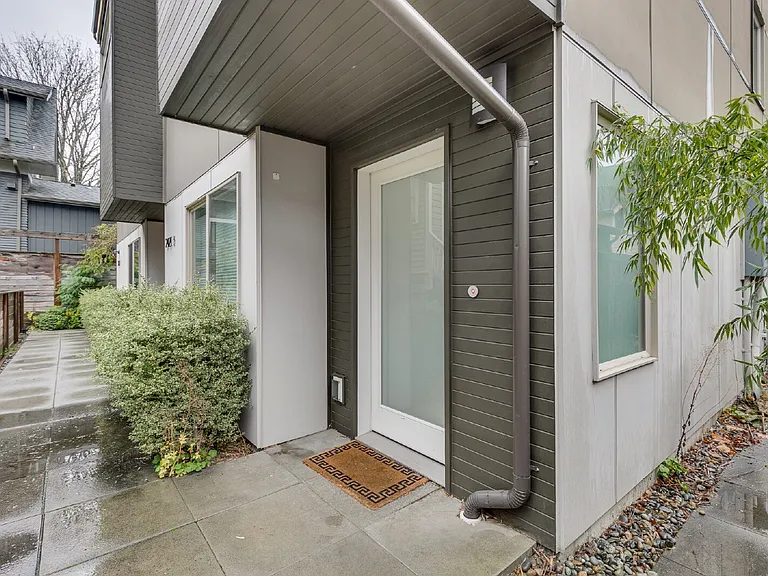 2421 NW 61st St — Photo 2