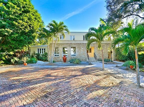 2nd image of 3554 Palmetto Ave