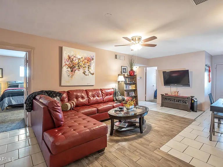 842 W Fairmount Ave — Photo 14